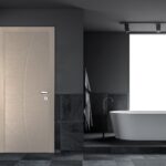 Porta interna in legno installata a Jesolo