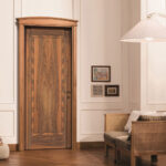 Porta interna in legno installata a Jesolo